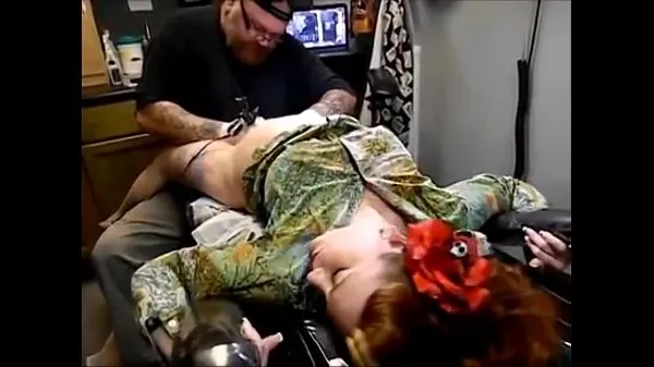 Yeni SCREAMING while tattooing harika Filmler