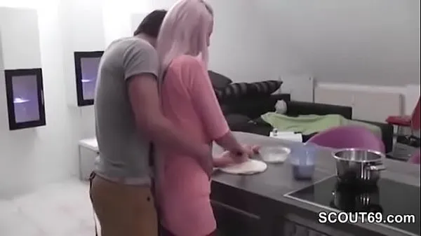 新Horny blonde pig with big tits fucked in the kitchen酷电影