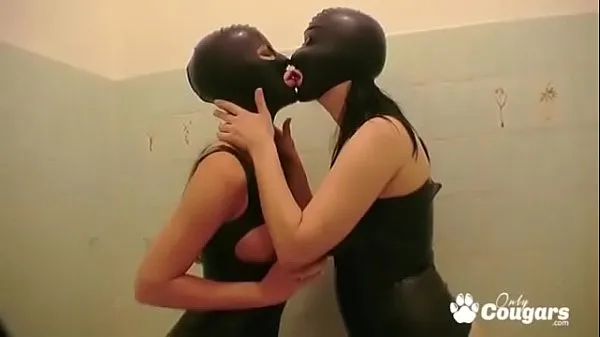 Νέες Two Latex Sluts Play With Each Other ενδιαφέρουσες ταινίες