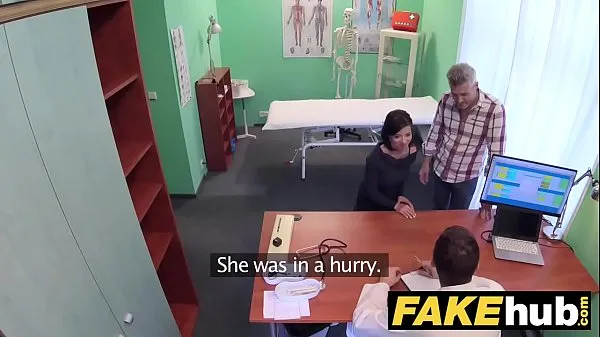 Nouveaux Un médecin tchèque hôpital éjacule sur sa chatte serrée films sympas