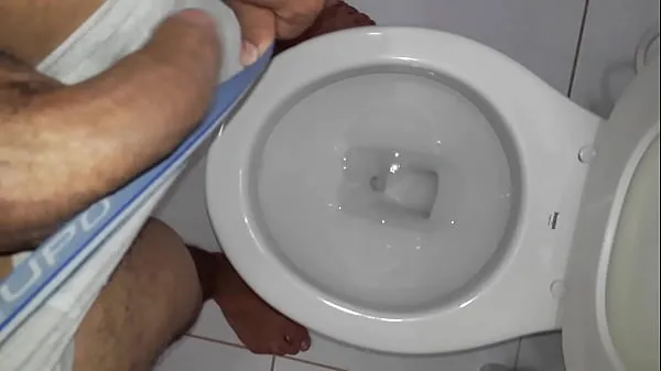 نئی Big piss in the bathroom زبردست فلمیں