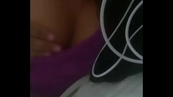 새로운 Young girl showing her chest live on periscope 멋진 영화