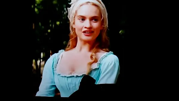 Nuovi Lily James Cinderella sborrata in bocca e belle tette fantastici film