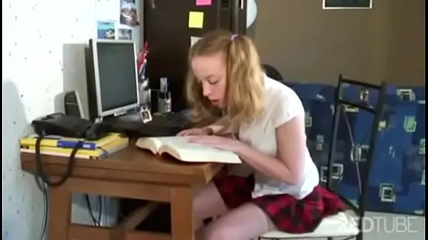 What is the name of the actress in this video Film keren baru
