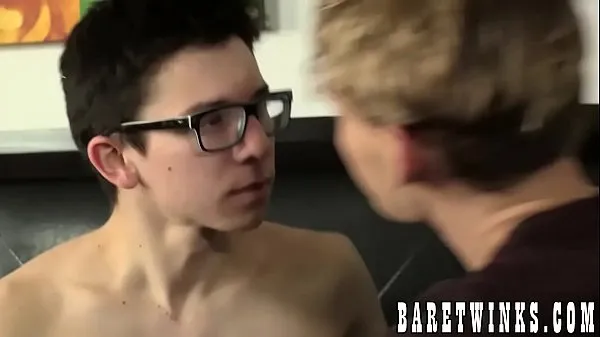 Nuevas Twink nerd eyacula a chorros mientras lo follan a pelopelículas interesantes