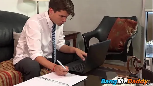 Neue Netter junger Kerl fickt einen reifen schwulen Freundcoole Filme