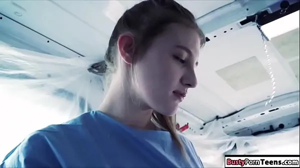 Neue Sexy Krankenschwester in einem Krankenwagen geficktcoole Filme