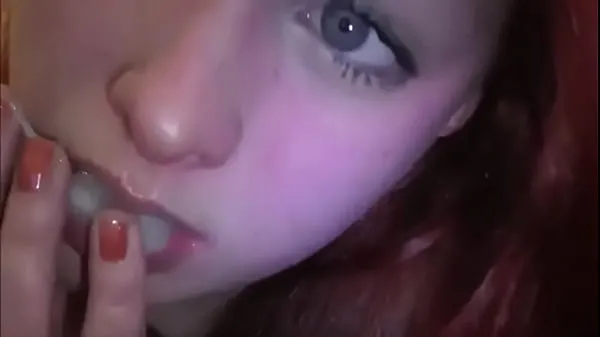 Nye Married redhead playing with cum in her mouth seje film