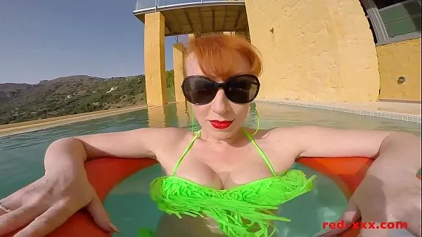 Uusia Sexy redhead mature RedXXX poolside blowjob siistejä elokuvia