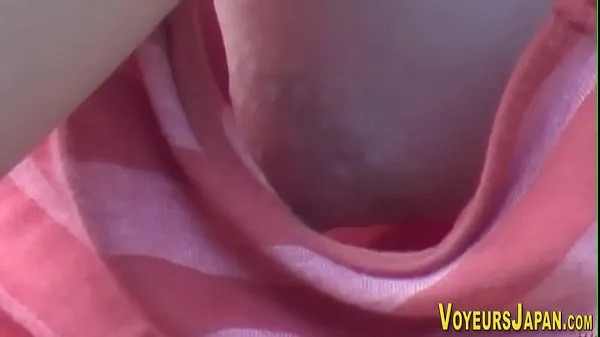 Nya Asian babes side boob pee on by voyeur coola filmer