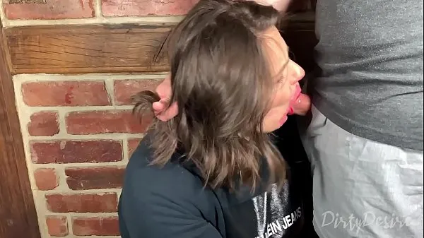 Nouveaux Facefucking une youtuber avec une éjaculation pulsante dans sa bouche films sympas
