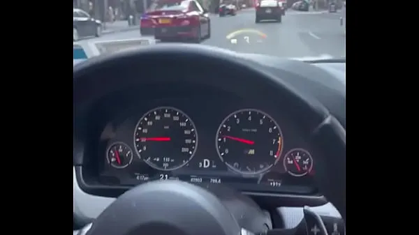 Nuovi New York Road Head in una BMW M5 Times Square fantastici film