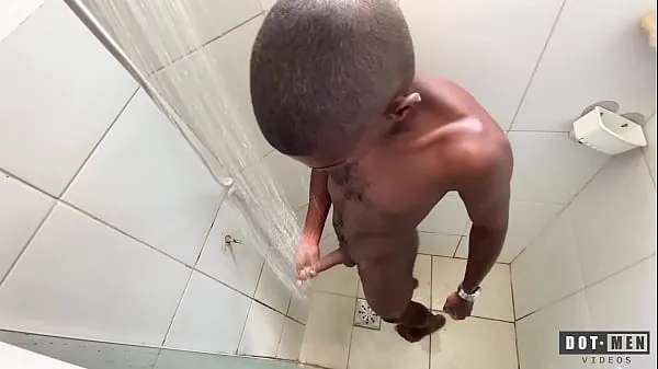 새로운 Roludo black guy taking a shower 멋진 영화