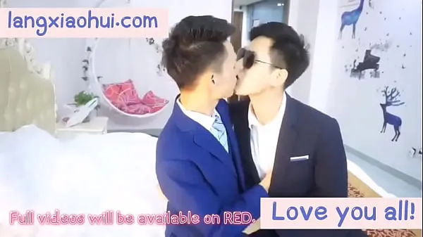 ใหม่ 浪老师蓝西服激吻黑西装 หนังเย็น