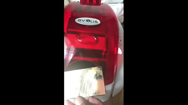 新擁有我！ 你可以隨時擁有我！ 在黑色收藏卡上獲得定製印刷的金色。 標准信用卡尺寸和厚度酷电影