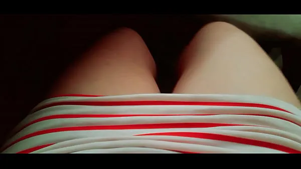 新继母在等待她的继子到来时触摸自己，以便他操她，真正的自制素人酷电影