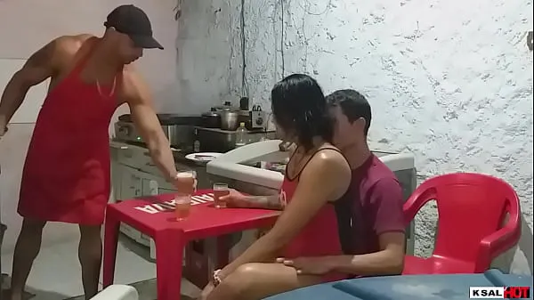 Nuevas Musa Danny caliente, va con su nueva novia, en la cafetería Mike Hot, y es demasiado blanda para el jefe de la cocina, y sucia con el coño y la cabapelículas interesantes