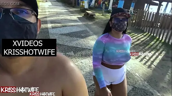 Yeni Kriss Hotwife Safada Andando Na Beach Com Roupa Totalmente Transparente Com Os Peitos a Mostra, Sendo Puta Do Jeito Que Sabe Ser harika Filmler