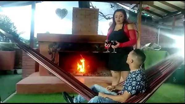 新當我的妻子喝完一杯酒後沒有來餐廳的浪漫晚餐時，頑皮的女服務員無限制地給了我她的陰戶酷电影