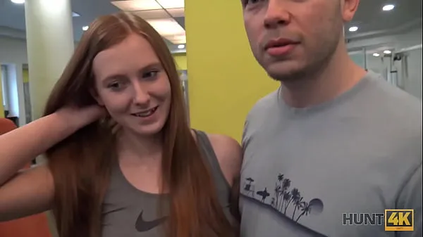 Nuevas HUNT4K. En un gimnasio vacío, un cazador paga a un cornudo codicioso y empala a su noviapelículas interesantes