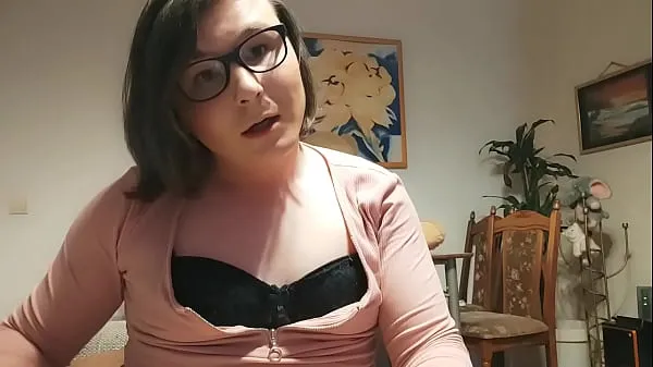 新业余人妖 - 变性人 Anallisa 展示了如何操她的阴户，如何吮吸假阳具和舔自己的精液 - 她展示了如何作为一个放荡的荡妇和妓女获得真正的性高潮 - 妓女嘴里塞着塞子酷电影