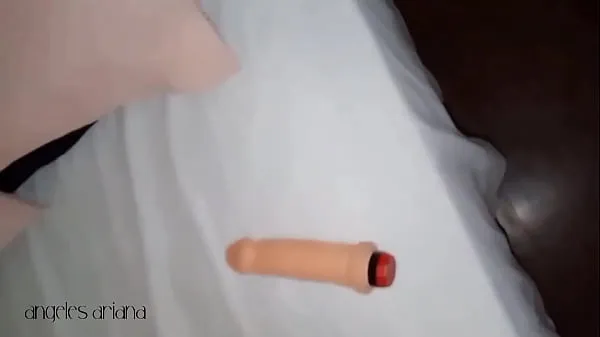 新鏡子顯示了我給你口交時我的屁股是如何張開的。你的雞巴肯定會變得非常堅硬，非常適合進入我的屁股。假陽具進入我的隊列酷电影