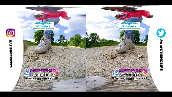 新VR180 - 3D] 用脏 fila 运动鞋碾压不同食物的女孩熊软糖碾压践踏酷电影
