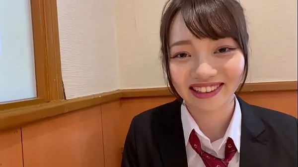 新她是一个非常迷人，干净整洁的女孩！ 她非常柔软舒适！ 她甜美的声音泄露出来是必须要听的！ 她是一个爱挑逗的女孩，在与叔叔发生性关系中找到快乐酷电影