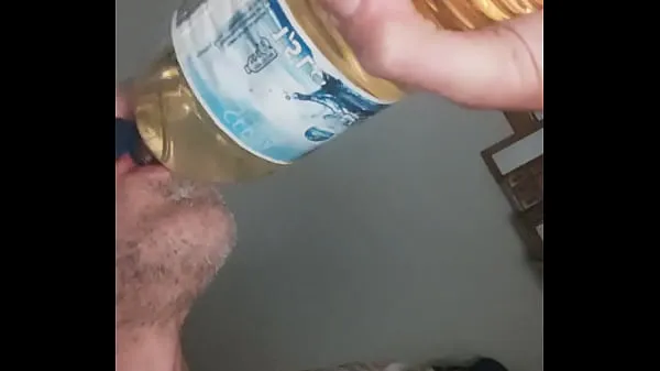 Nové Chugging 1,5 litres of male piss, swallowing all until last drop part two skvelé filmy