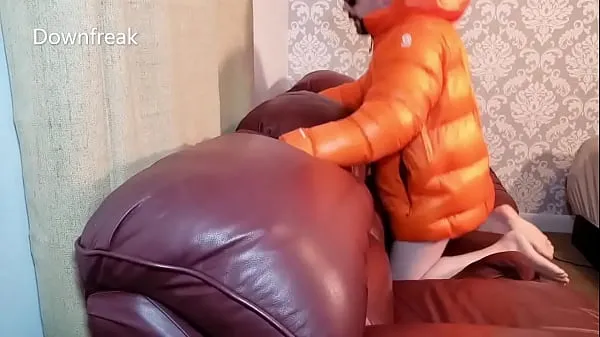 Preview Video Humping Leather Sofa and Wanking with a North Face Down Jacket Filem hebat baharu