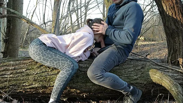 新紅婊子在她丈夫不在的時候在森林裡吮吸我的雞巴酷电影