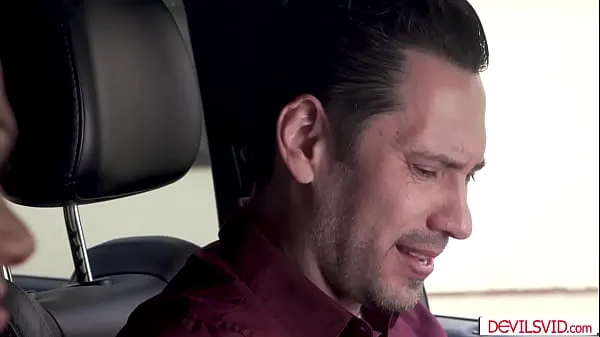 Nouveaux Un mec présente sa maîtresse à sa femme. La milf aux gros seins le suce puis l'jeune gars se à lui. Il la lèche et la baise pendant que sa femme se masturbe films sympas