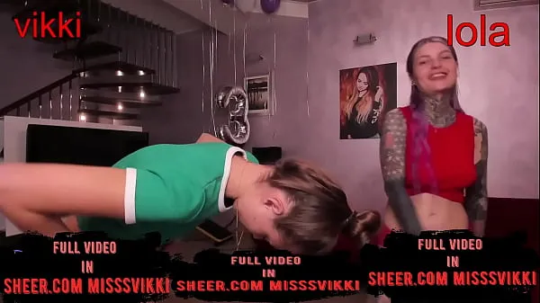 새로운 two bitches haven't seen each other for a long time and decided to fuck each other 멋진 영화