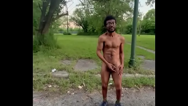 Uusia Married Twink trying to get Hard while Naked Outside siistejä elokuvia