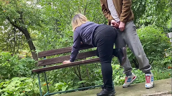 New Cum on big ass MILF in jeans in the park cool Movies