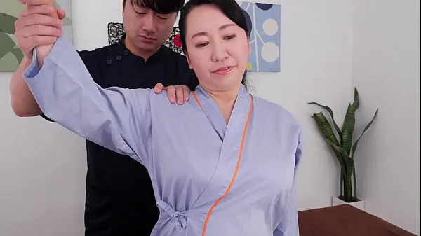 新しいA Big Boobs Chiropractic Clinic That Makes Aunts Go Crazy With Her Exquisite Breast Massage Yuko Ashikawaクールな映画