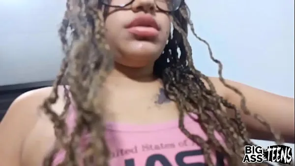 新しい我的繼兄弟知道如何說服我把我的屁股給他，讓他用他的硬公雞在我的屁股上打開我的陰戶クールな映画