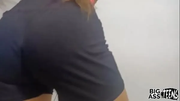 新しい我的繼兄弟不會讓我一個人呆著，當他總是想操我時，我必須把我的屁股給他クールな映画