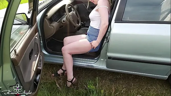 Új Beauty Fingering, Masturbates Pussy Vibrator and Orgasms in the Car klassz filmek