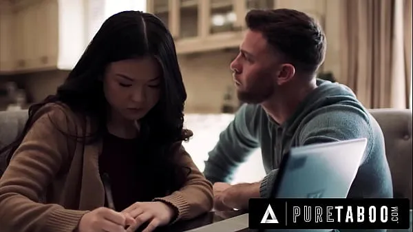 Neue PURE TABOO Lulu Chus perverse Mitbewohnerin nutzt den schlanken Vic, um sie zu einem Dreier zu verführen. VOLLSTÄNDIGE SZENEcoole Filme