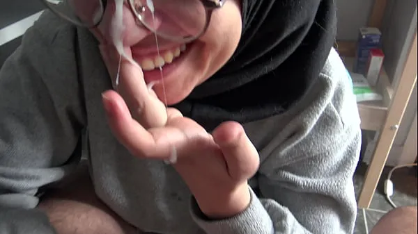 A Muslim girl is disturbed when she sees her teachers big French cock Film keren baru
