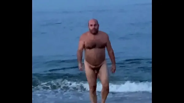 نئی Walking around at the nude beach pt 2 زبردست فلمیں