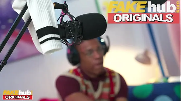 Nuevas FAKEhub Originals - Estudiante latina cachonda necesita sexo anal de su compañero de casa negro nerd distraído por el videojuego Fake Taxipelículas interesantes