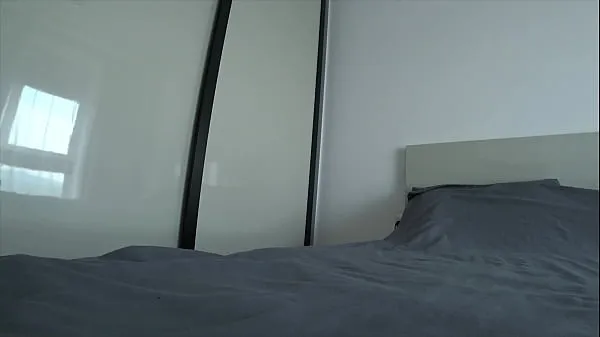 新しい夫が仕事中に親友と浮気する妻。タブーセックスクールな映画