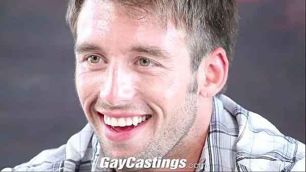 Novos Contratante do GayCastings Hunky se exibe e se mostra imbecil filmes legais