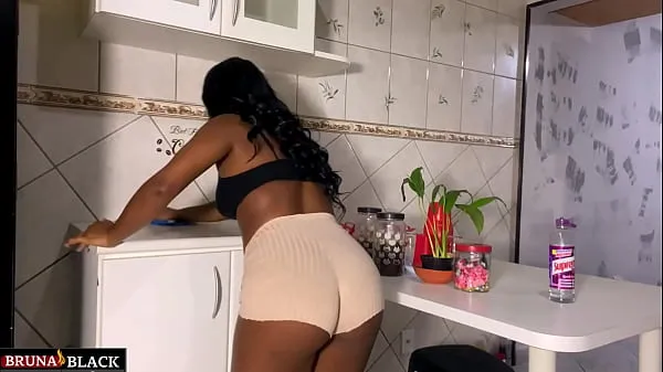 새로운 Hot sex with the pregnant housewife in the kitchen, while she takes care of the cleaning. Complete 멋진 영화