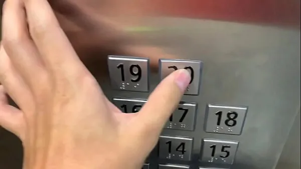 Nouveaux Sexe en public, dans l'ascenseur avec un inconnu et ils nous surprennent films sympas