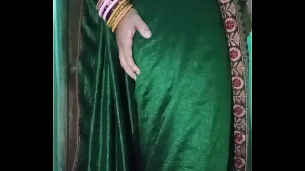 Nuovi Indian gay Crossdresser Gaurisissy in Green Saree pressing her big Boobs and fingering in her ass fantastici film