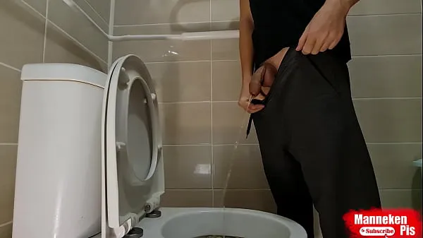 Nye Boy pissing with uncircumcised cock and big balls seje film