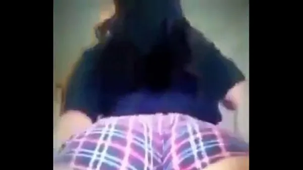 Nya Thick white girl twerking coola filmer